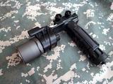 Tactical Foregrip Weaponlight R2 CREE LED 300 Lumens A